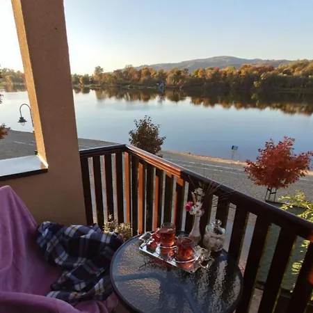 Darja Sa Pogledom Na Jezero Apartment Ostrovo