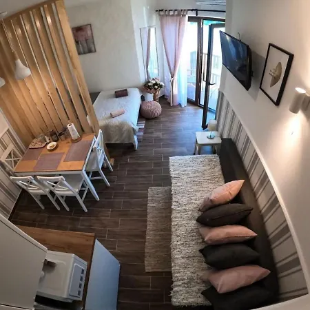 Darja Sa Pogledom Na Jezero *