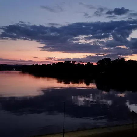 Darja Sa Pogledom Na Jezero * Ostrovo