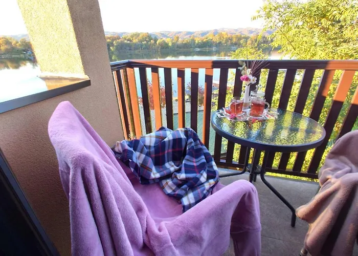 Darja Sa Pogledom Na Jezero *