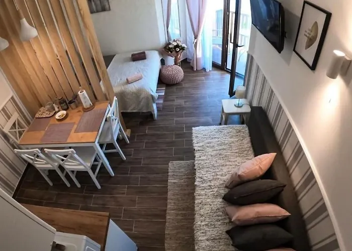 Darja Sa Pogledom Na Jezero *