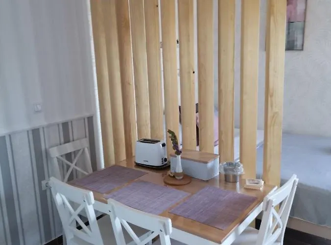 Darja Sa Pogledom Na Jezero Ostrovo