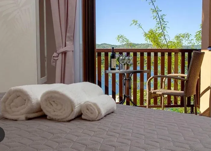 Darja Sa Pogledom Na Jezero