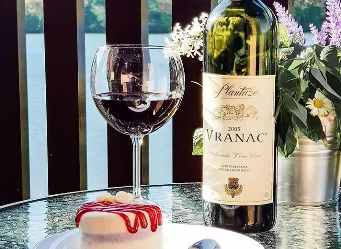 Darja Sa Pogledom Na Jezero *