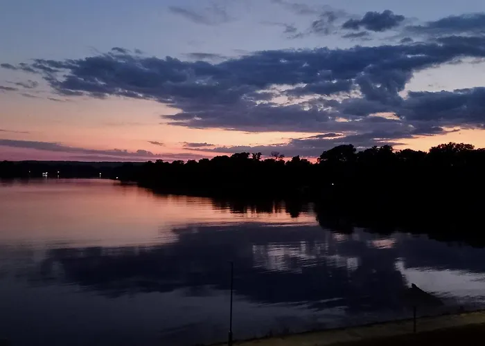 Darja Sa Pogledom Na Jezero * Ostrovo