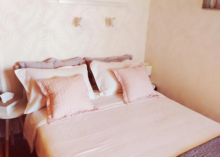 Darja Sa Pogledom Na Jezero * Ostrovo